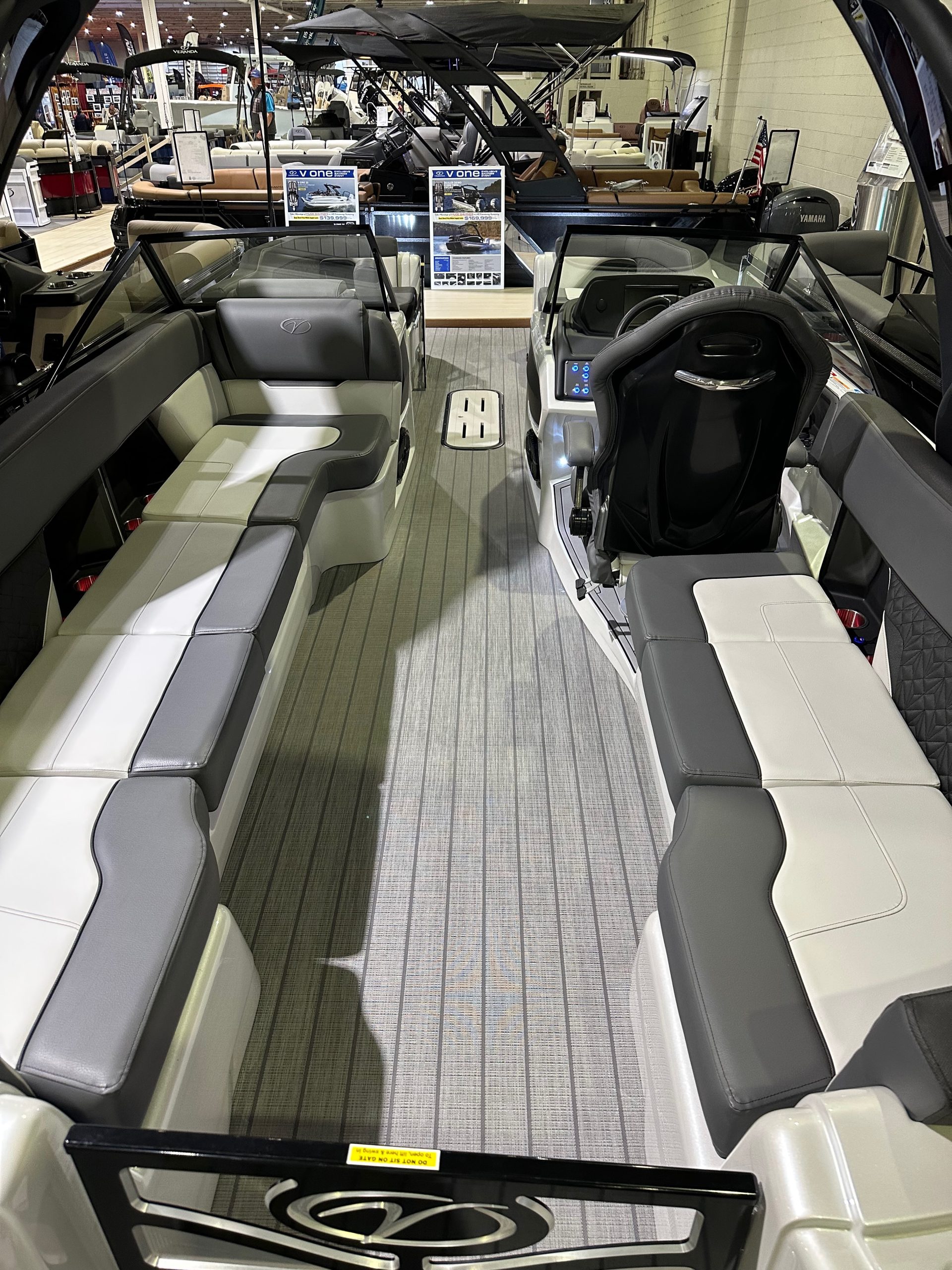 New Veranda V One 25 Pontoon (Pearl White)