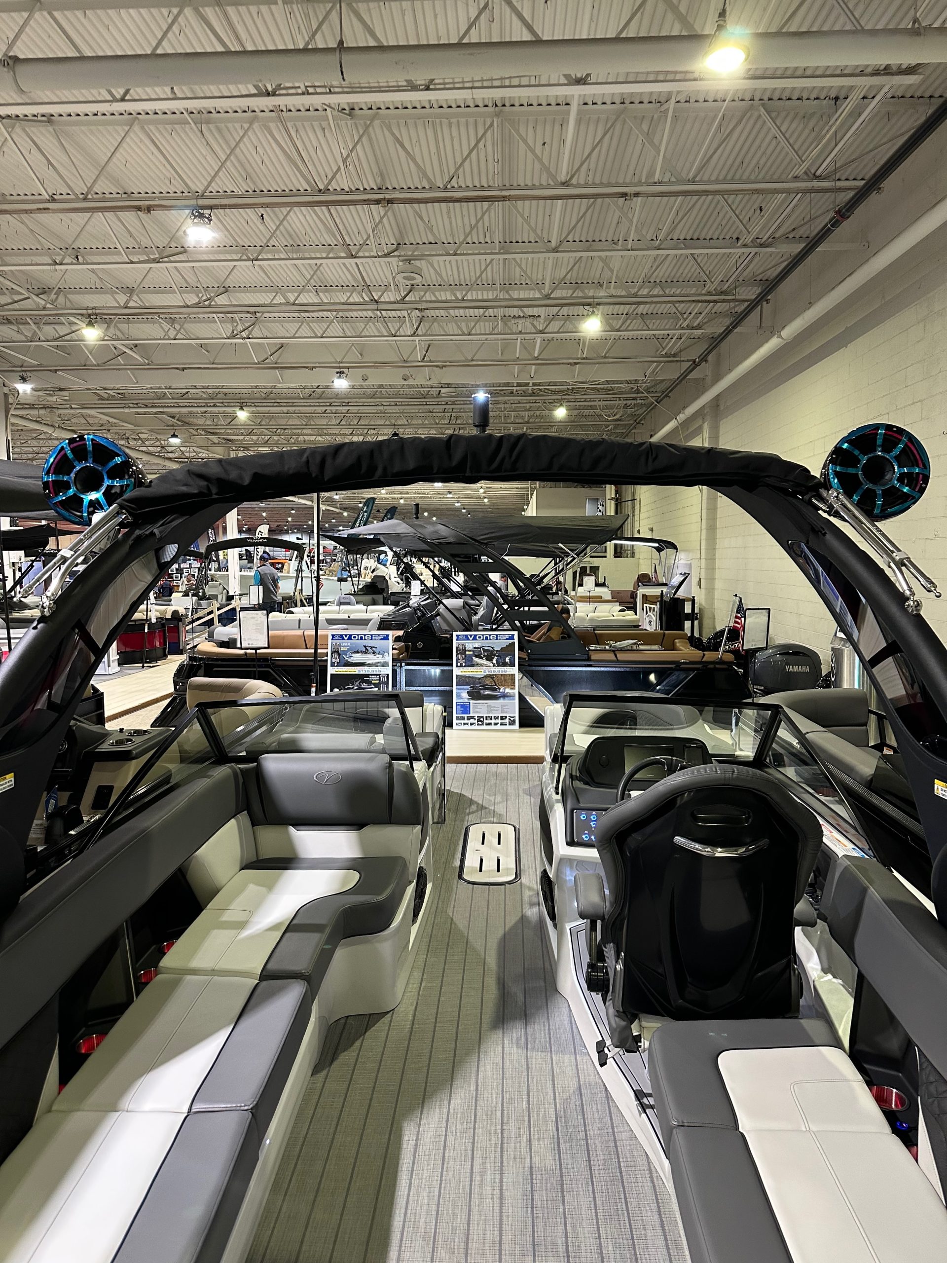 New Veranda V One 25 Pontoon (Pearl White)