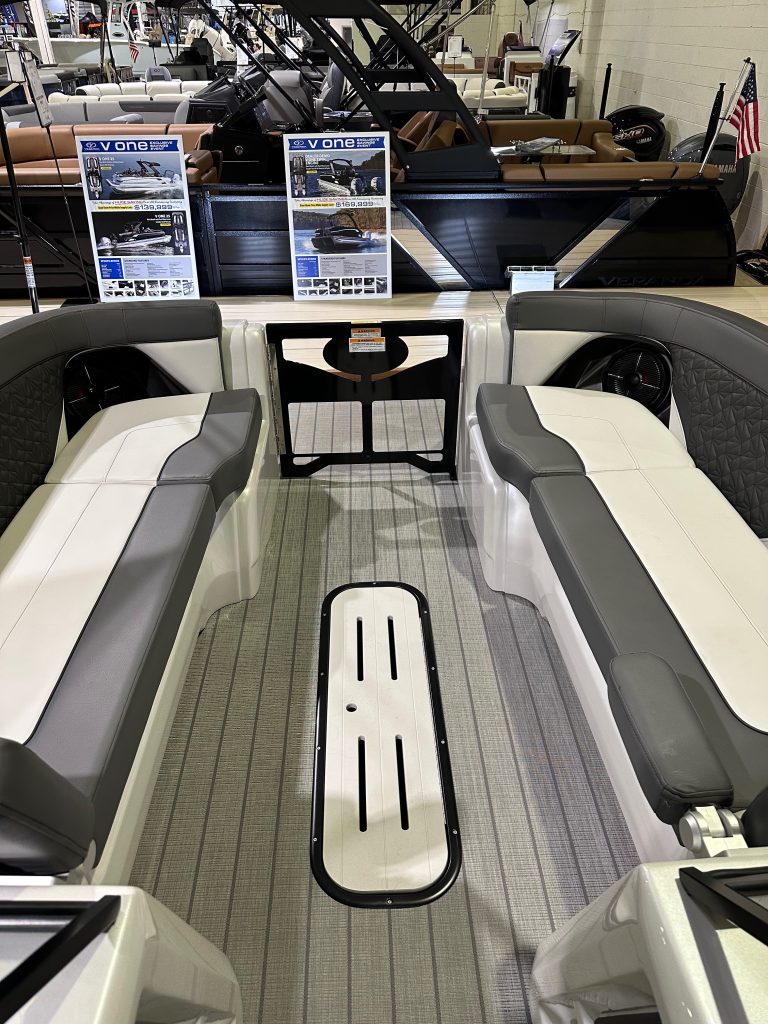 New Veranda V One 25 Pontoon (Pearl White)