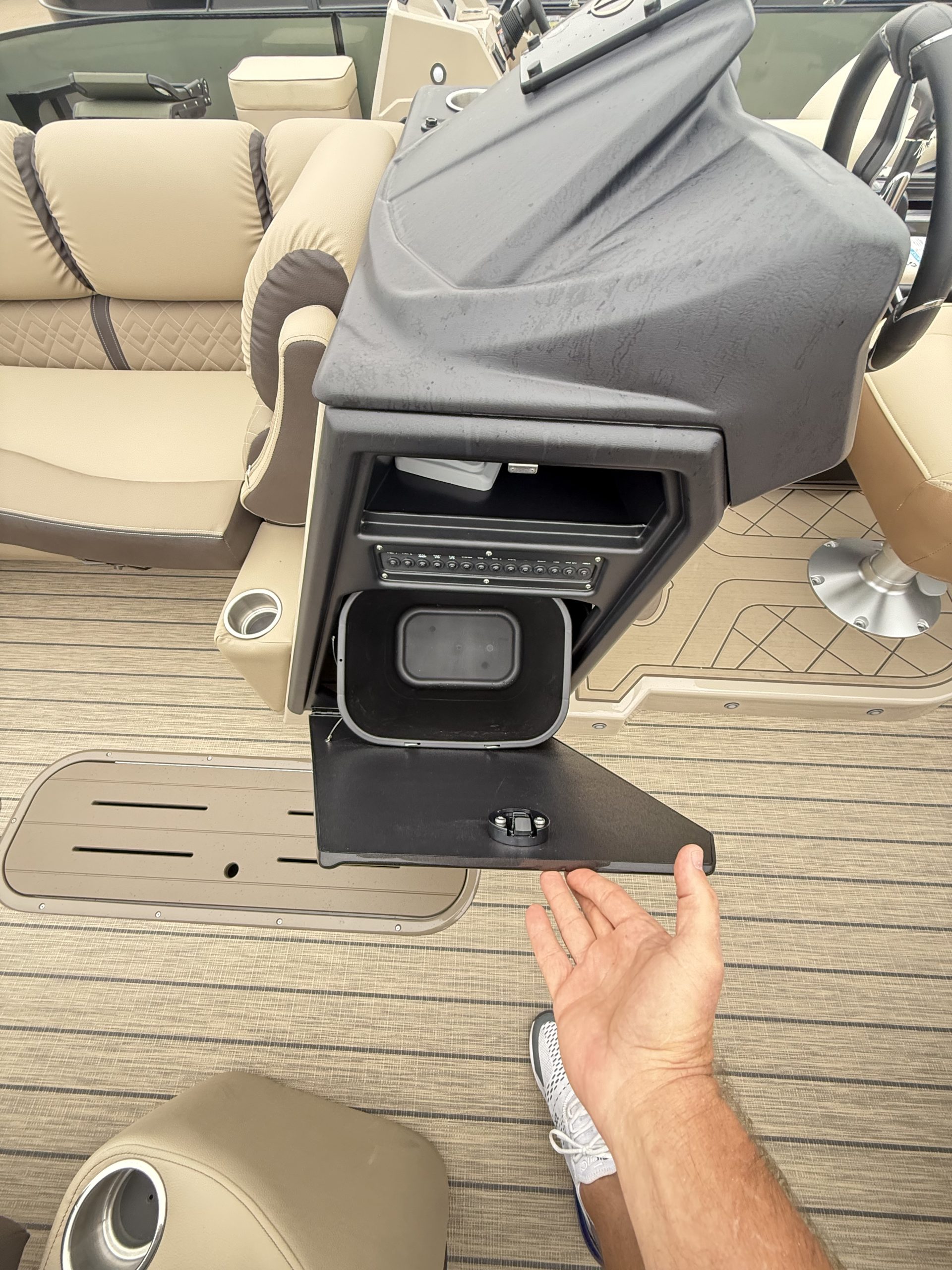 NEW 2026 Veranda VR235RCP Pontoon