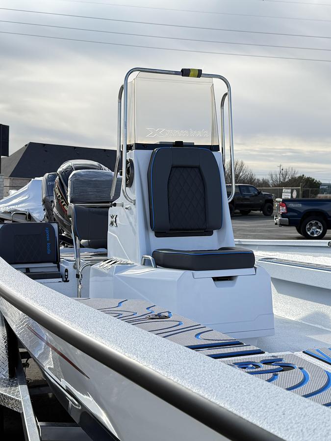 2026 Xpress H-22 BAY Center Console