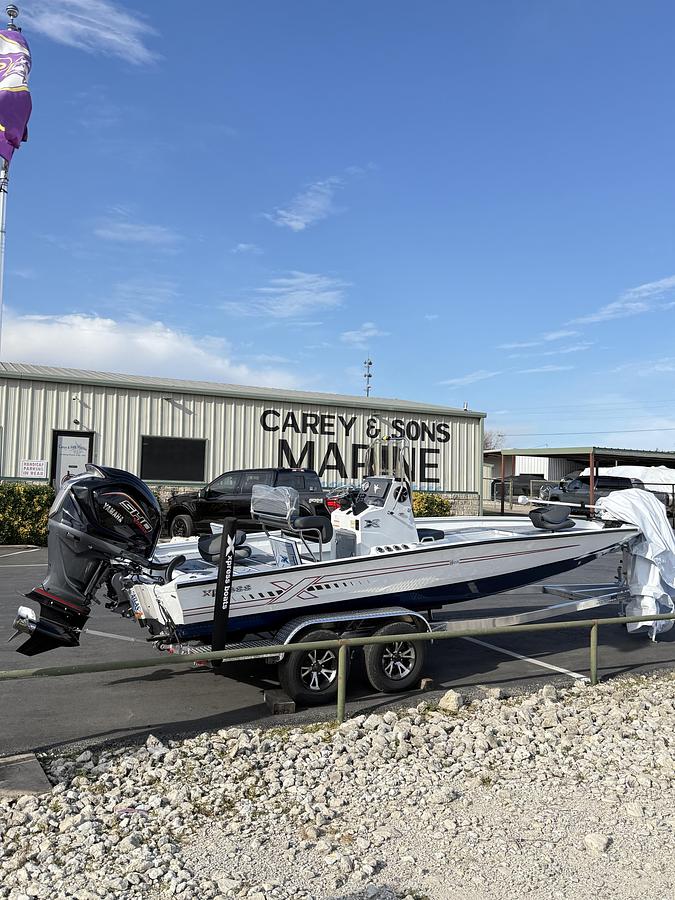 2026 Xpress H-22 BAY Center Console