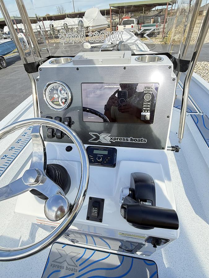 2026 Xpress H-22 BAY Center Console