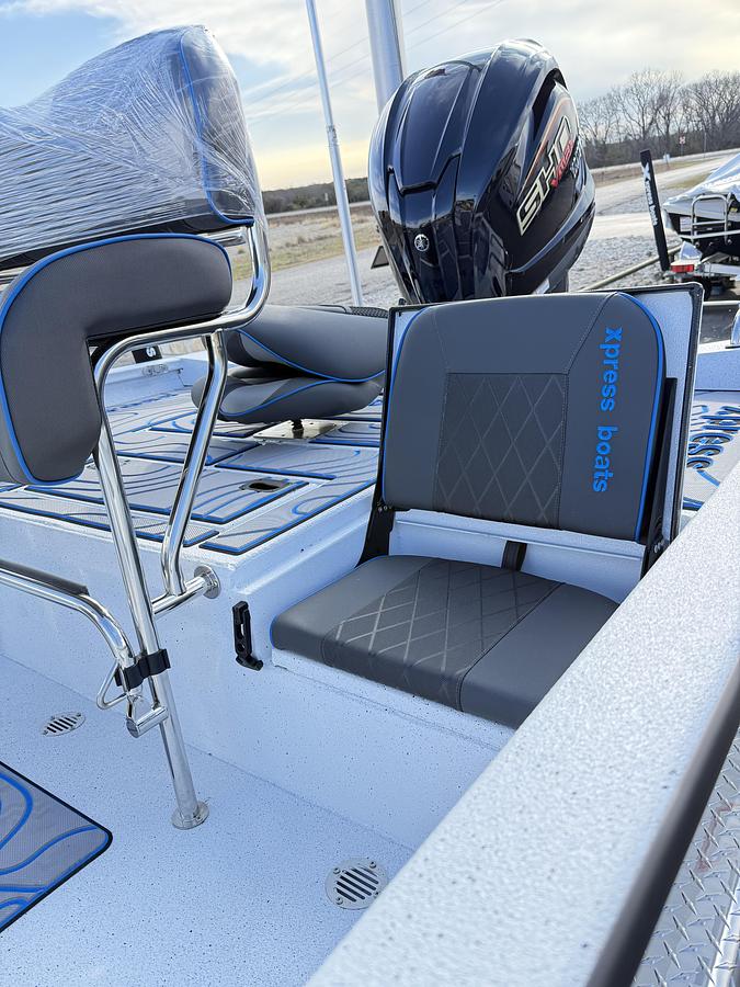 2026 Xpress H-22 BAY Center Console