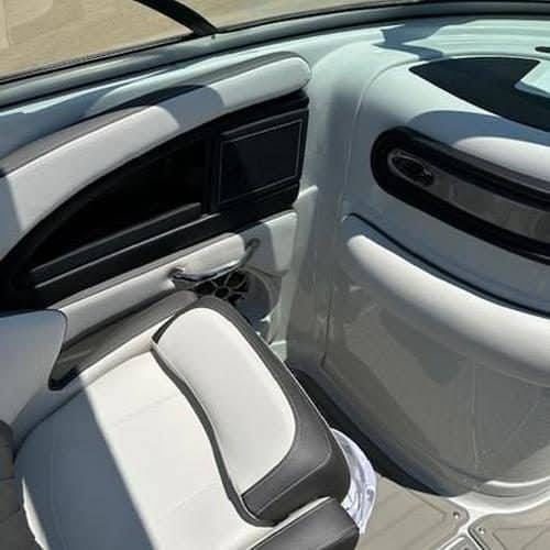 2024 Crownline E235 Surf