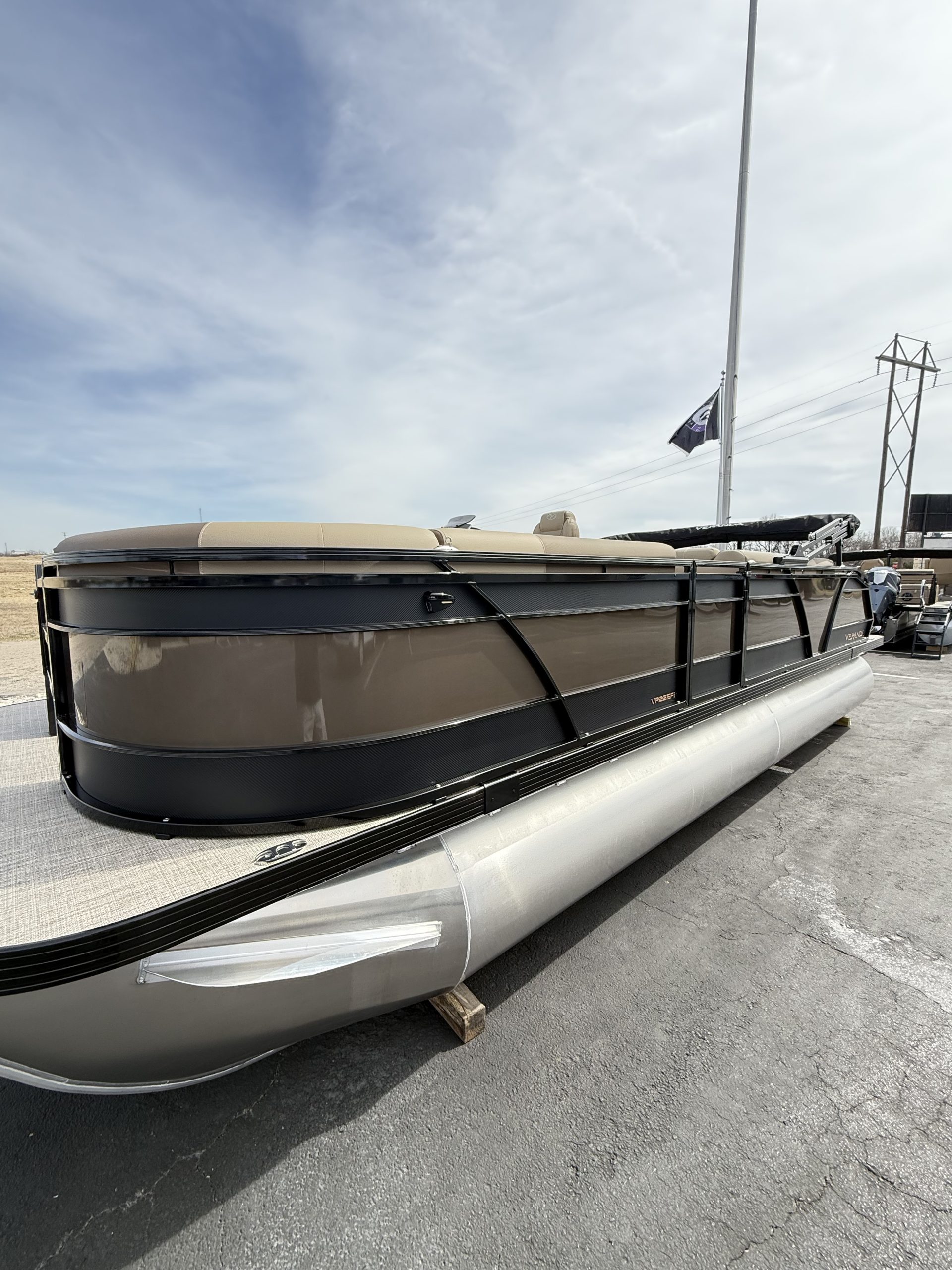 ALL NEW FOR 2026/VERANDA  VR 235 F2