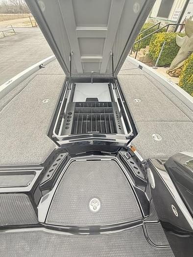 2024 IKON LX 21 PRO DEMO BOAT WITH FULL WARRANTY