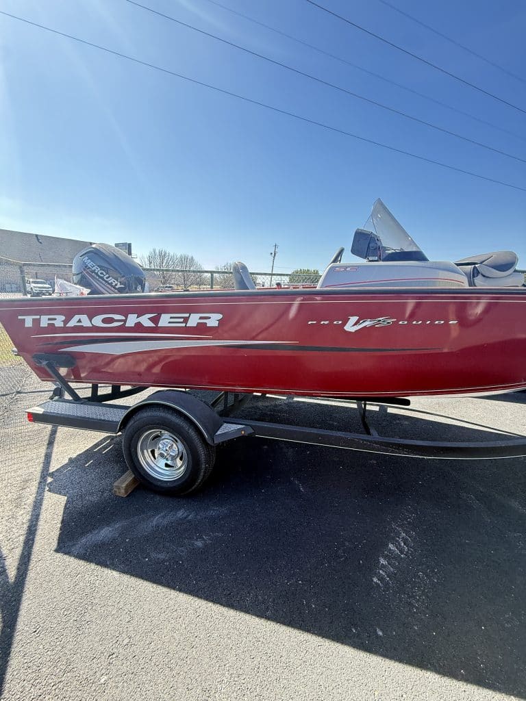 2019 TRACKER PRO GUIDE V-17 W/ 90 HP MERCURY FOUR STROKE