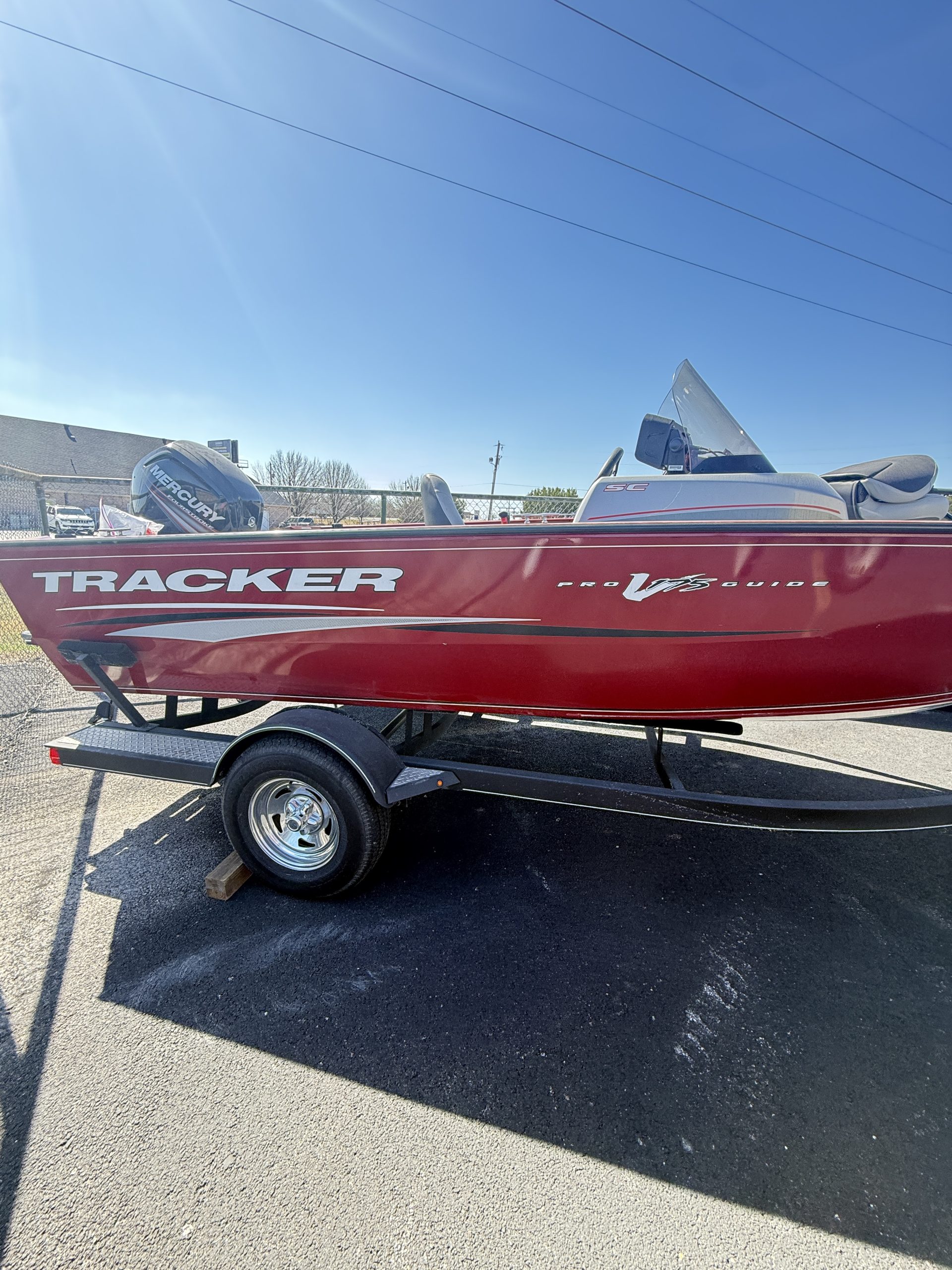 2019 TRACKER PRO GUIDE V-175