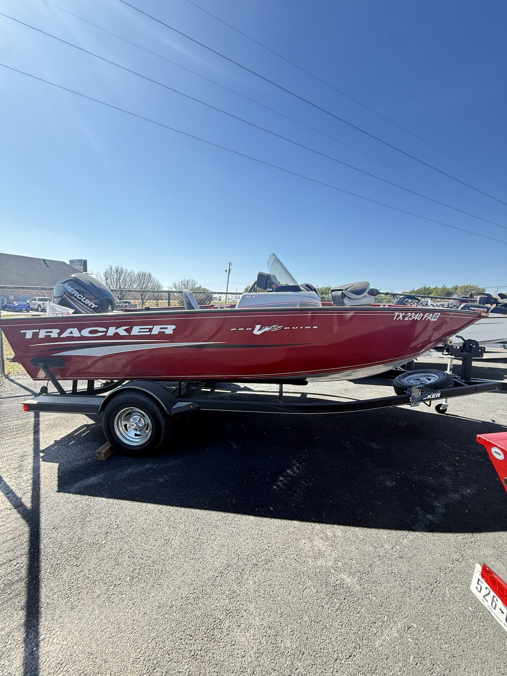2019 TRACKER PRO GUIDE V-175