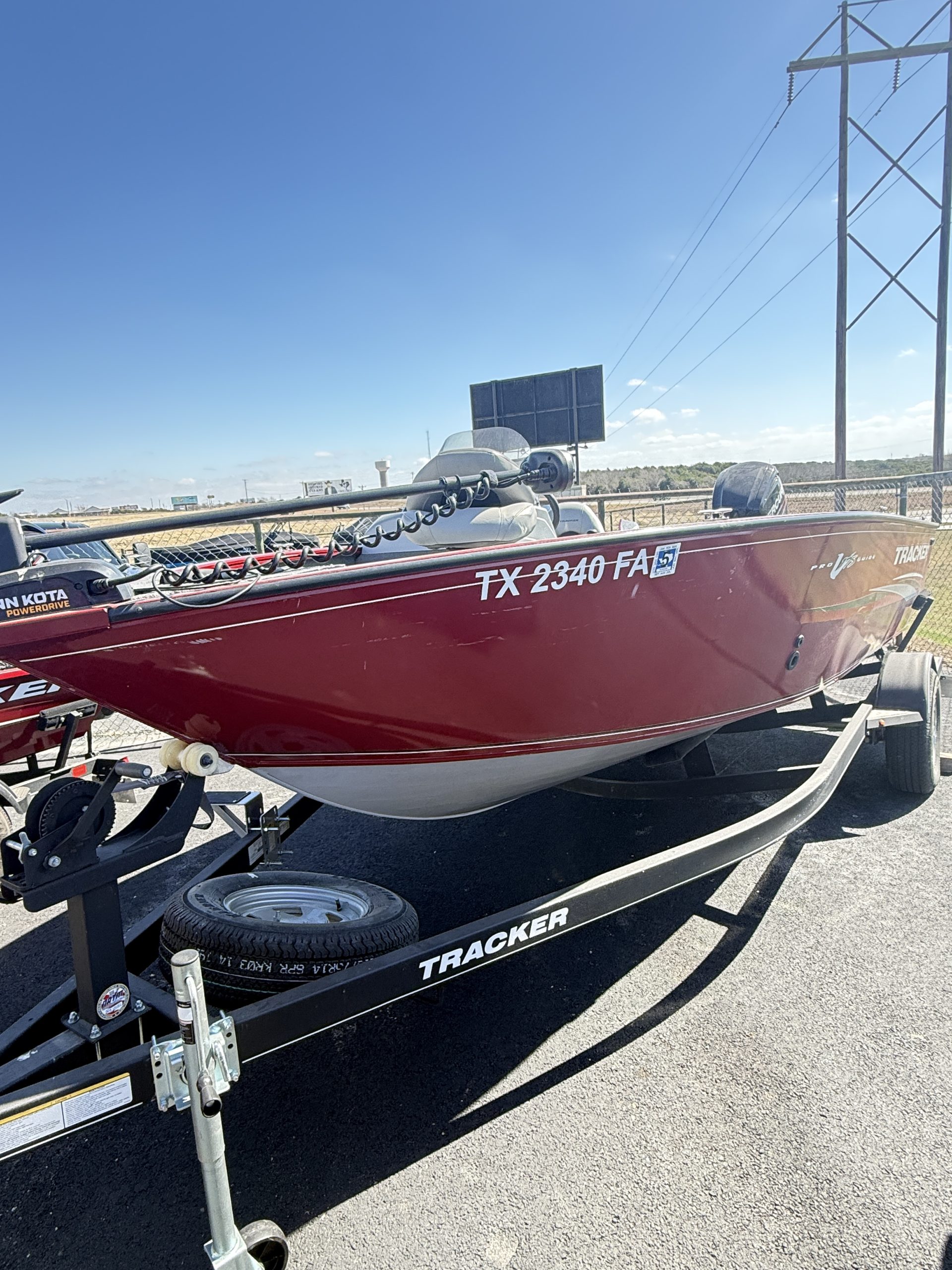 2019 TRACKER PRO GUIDE V-175