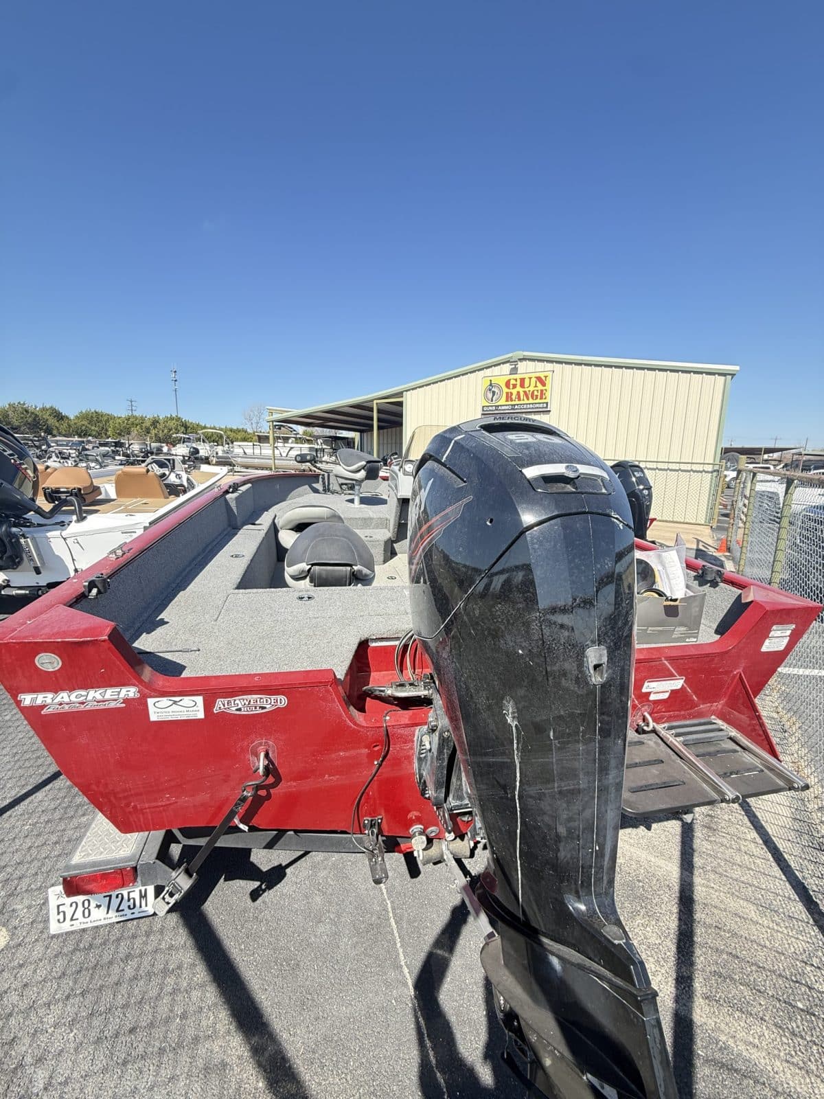 2019 TRACKER PRO GUIDE V-17 W/ 90 HP MERCURY FOUR STROKE