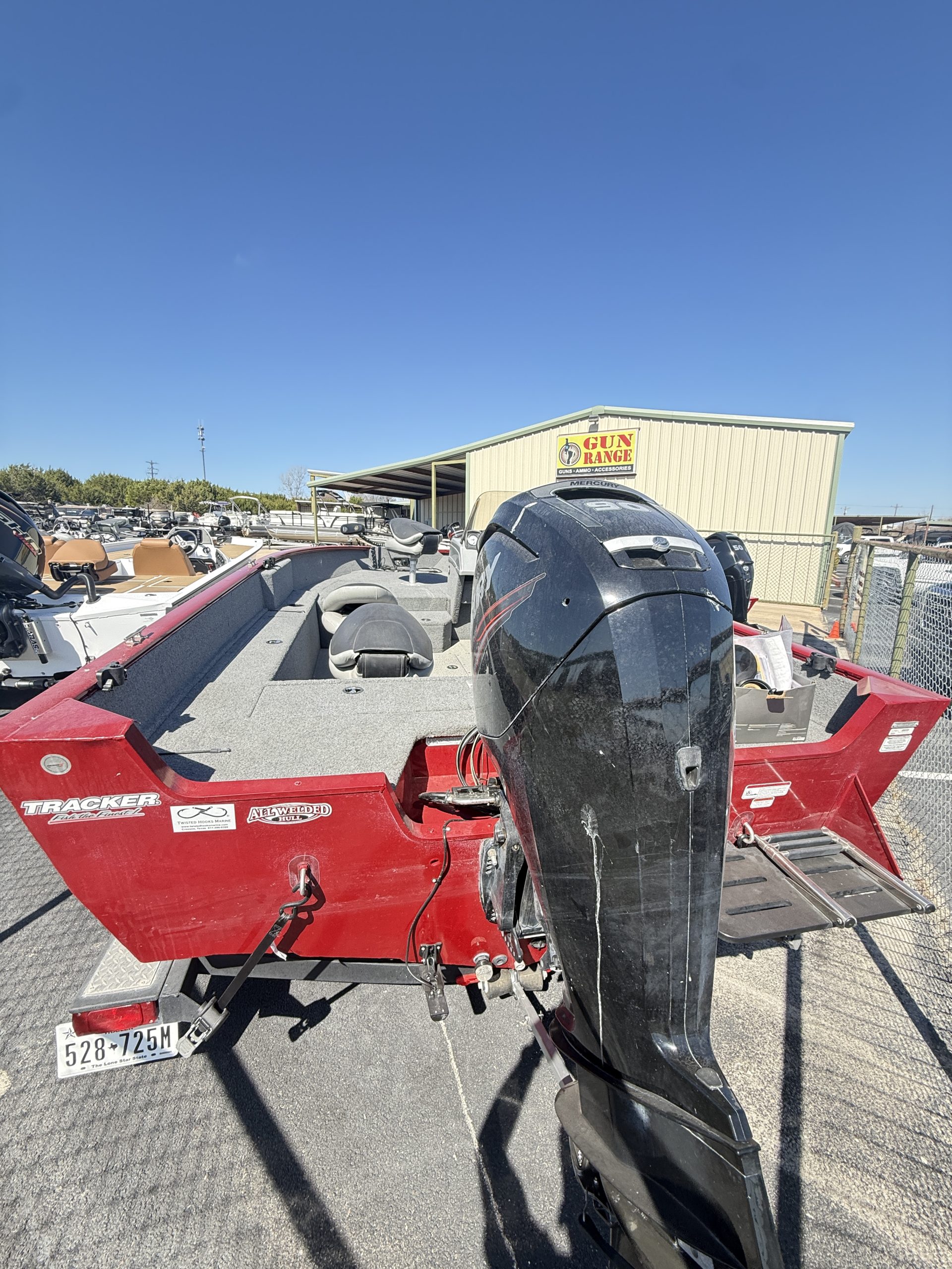 2019 TRACKER PRO GUIDE V-175