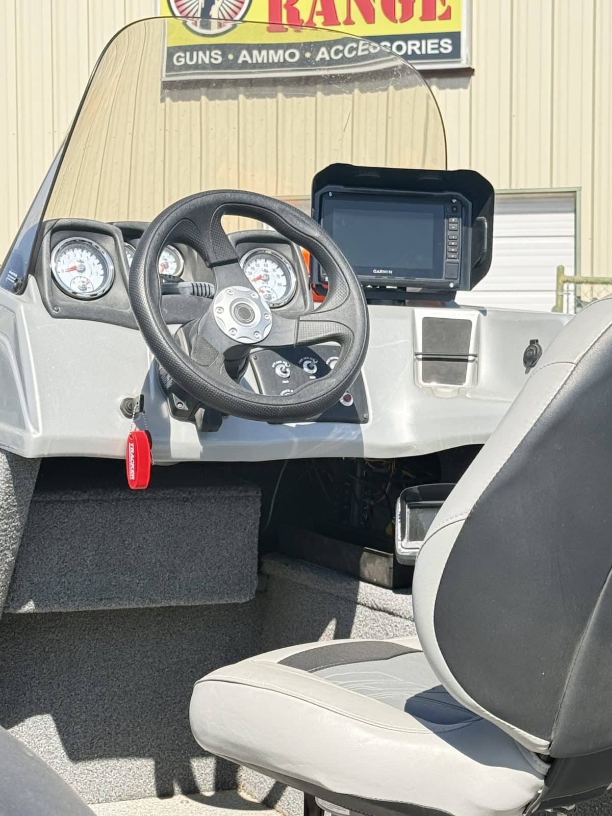 2019 TRACKER PRO GUIDE V-17 W/ 90 HP MERCURY FOUR STROKE