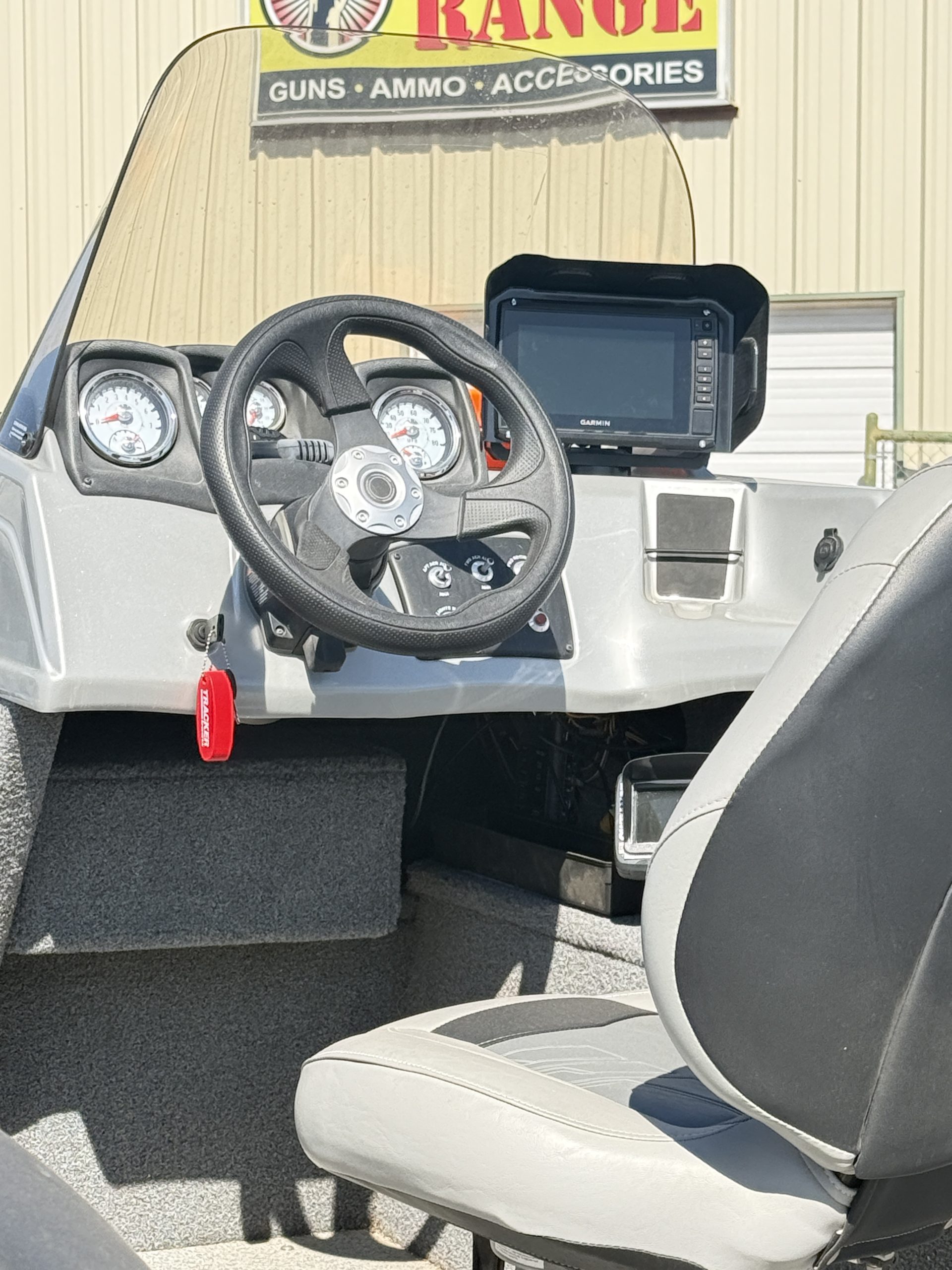 2019 TRACKER PRO GUIDE V-175