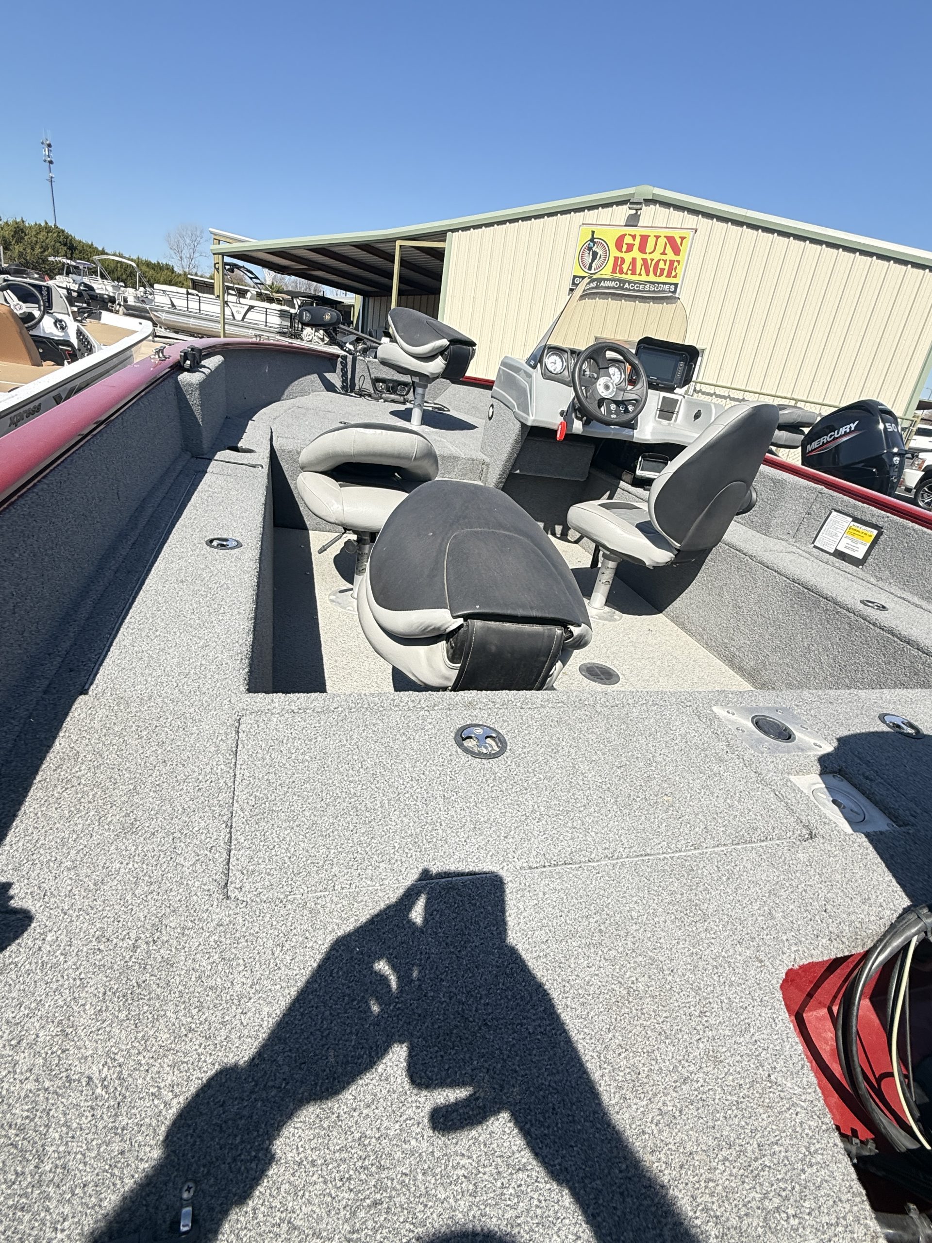 2019 TRACKER PRO GUIDE V-175