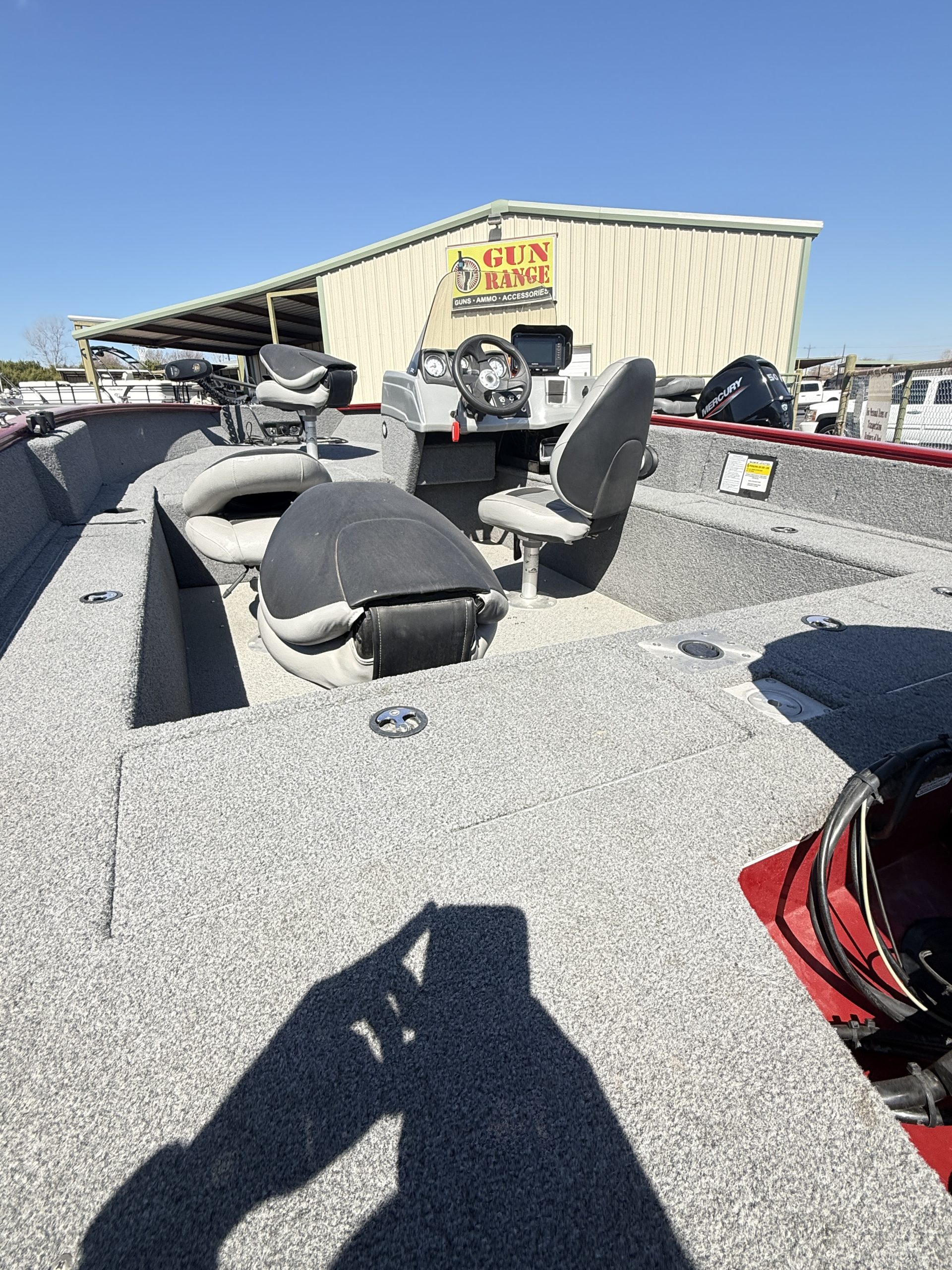 2019 TRACKER PRO GUIDE V-175