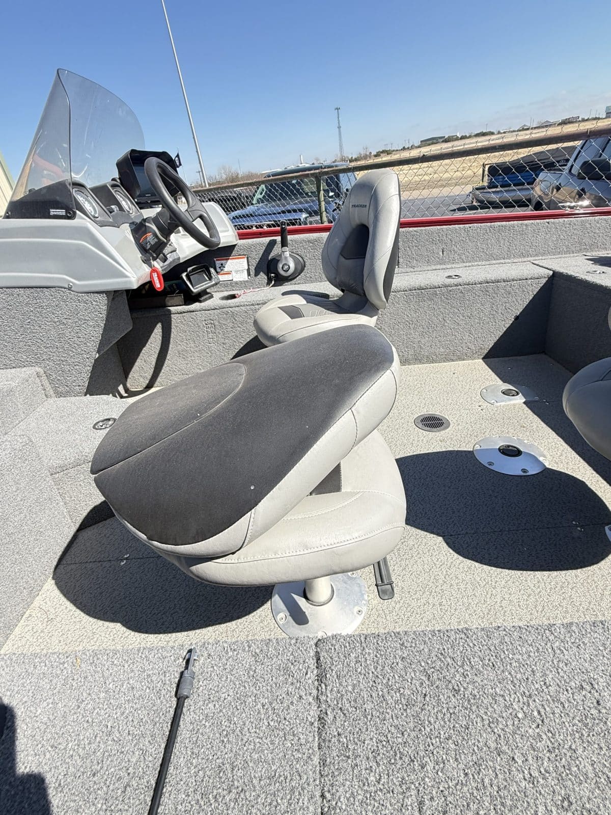 2019 TRACKER PRO GUIDE V-17 W/ 90 HP MERCURY FOUR STROKE