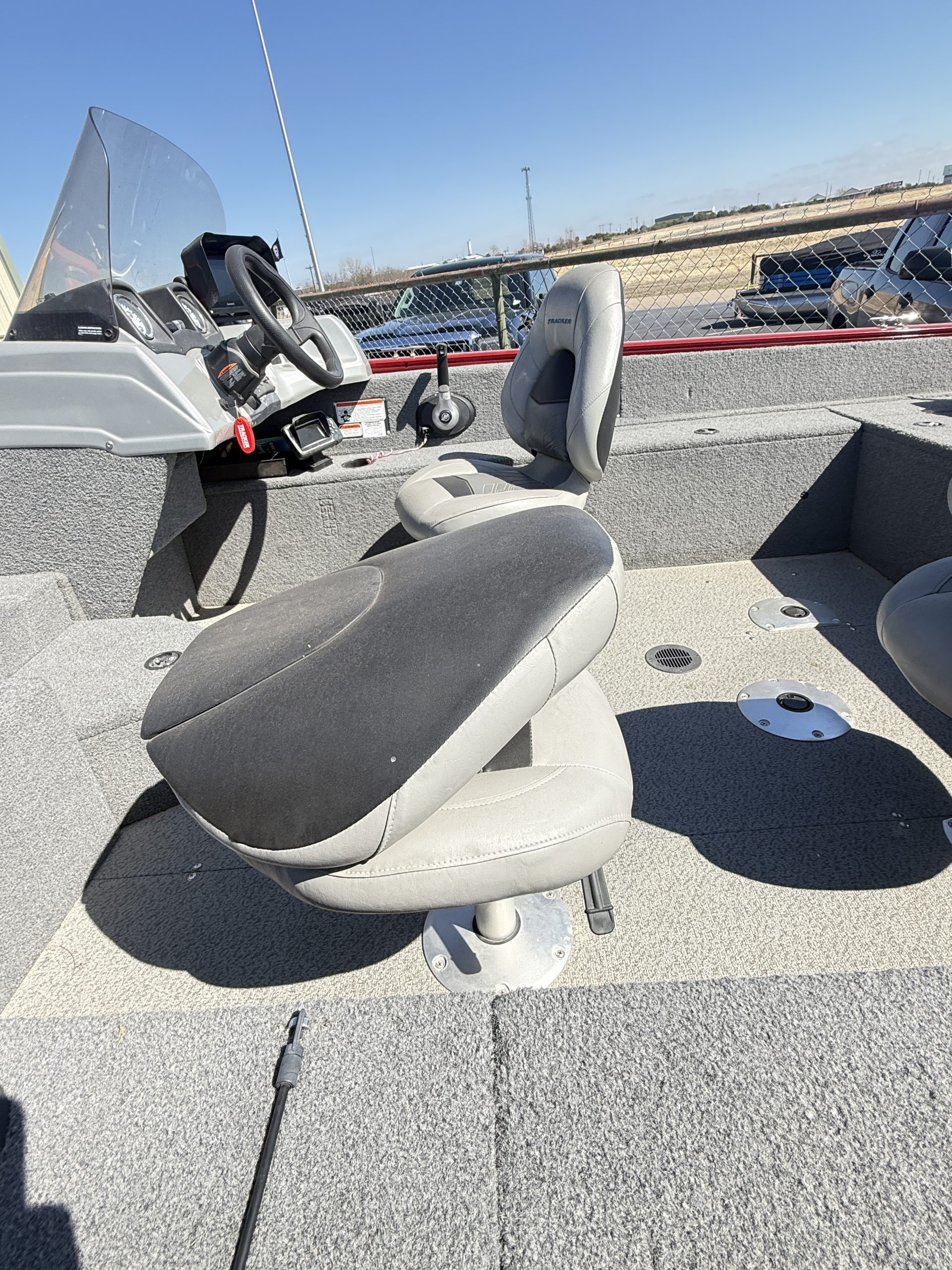 2019 TRACKER PRO GUIDE V-175