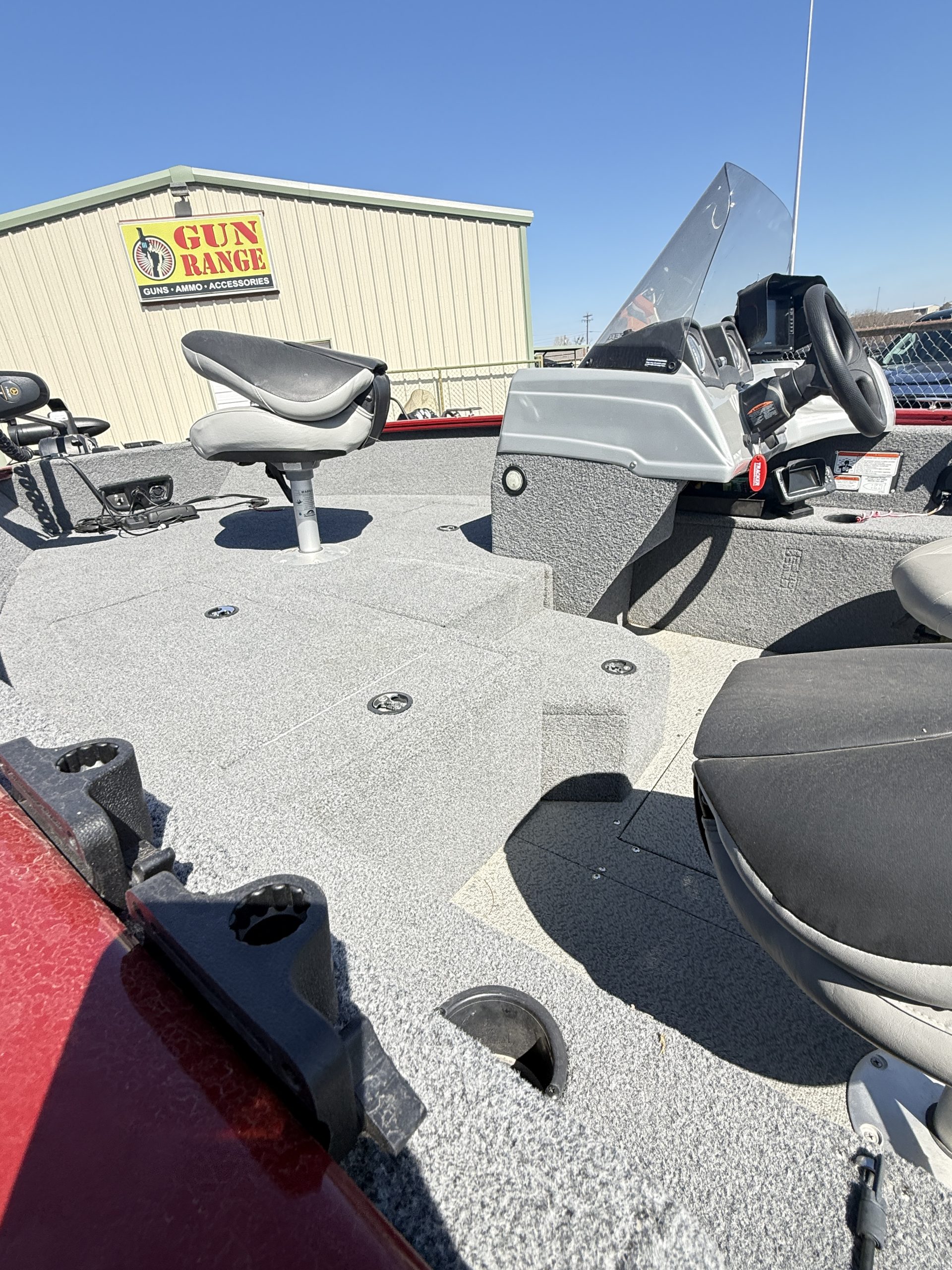 2019 TRACKER PRO GUIDE V-175