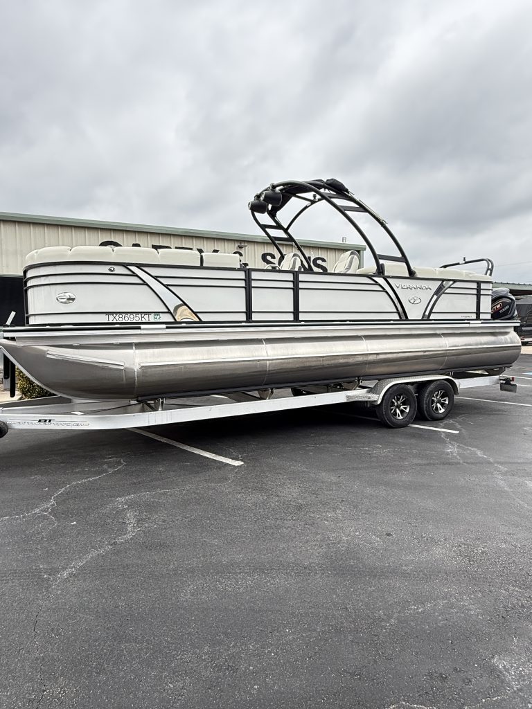 2023 VERANDA VP25RCT TRITOON