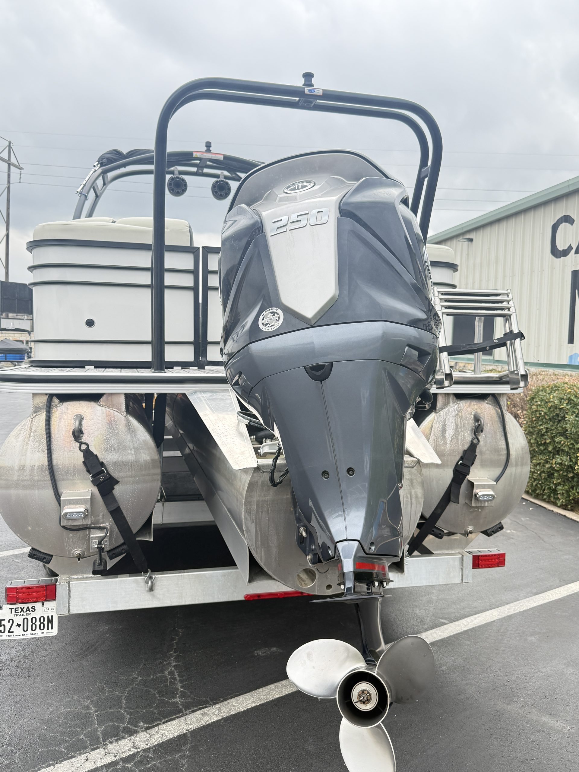 2023 VERANDA VP25RCT TRITOON