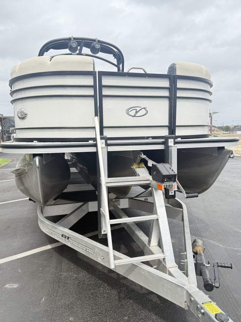 2023 VERANDA VP25RCT TRITOON