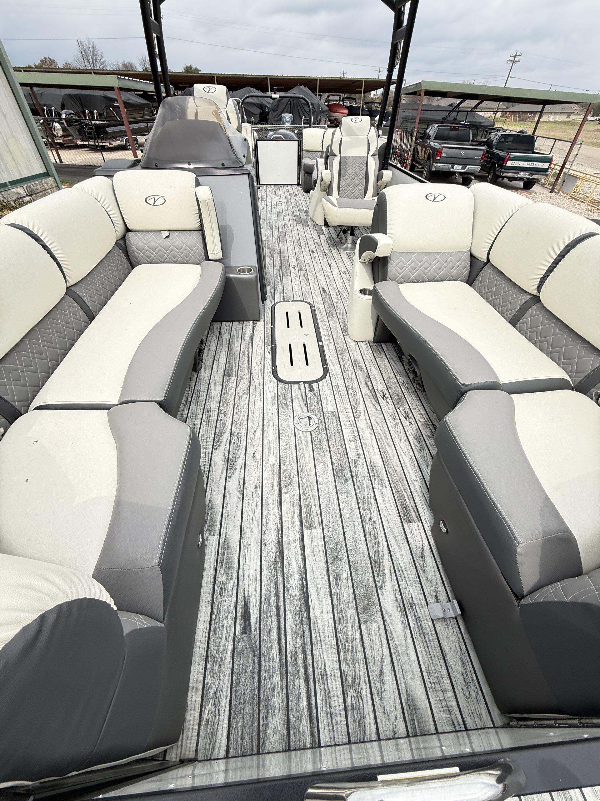 2023 VERANDA VP25RCT TRITOON