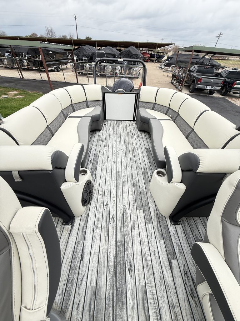 2023 VERANDA VP25RCT TRITOON