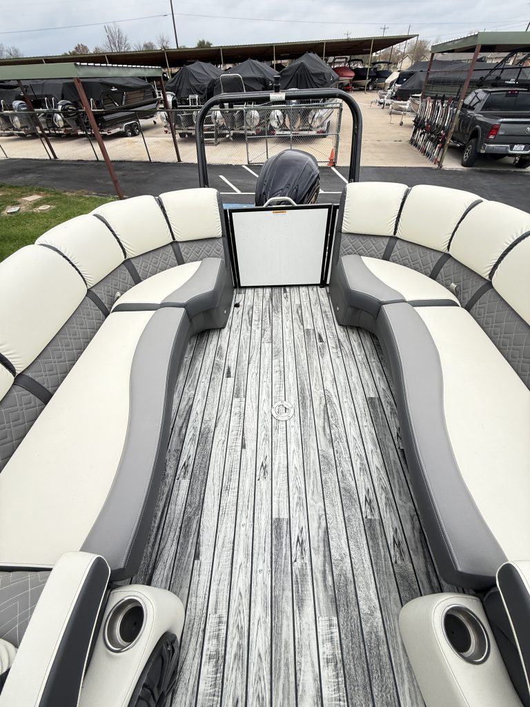 2023 VERANDA VP25RCT TRITOON