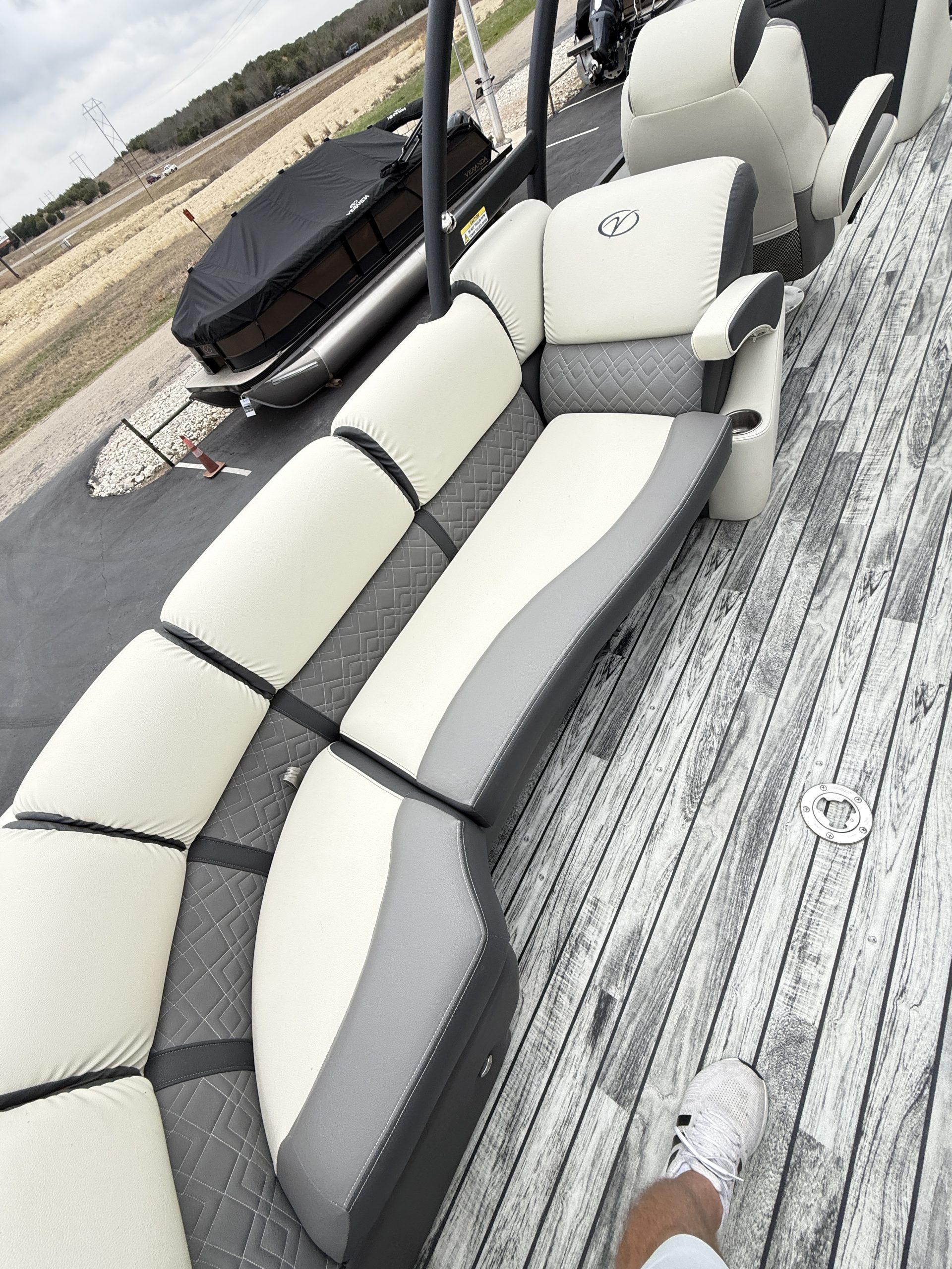 2023 VERANDA VP25RCT TRITOON