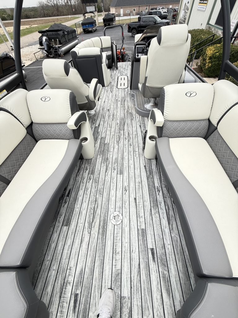 2023 VERANDA VP25RCT TRITOON