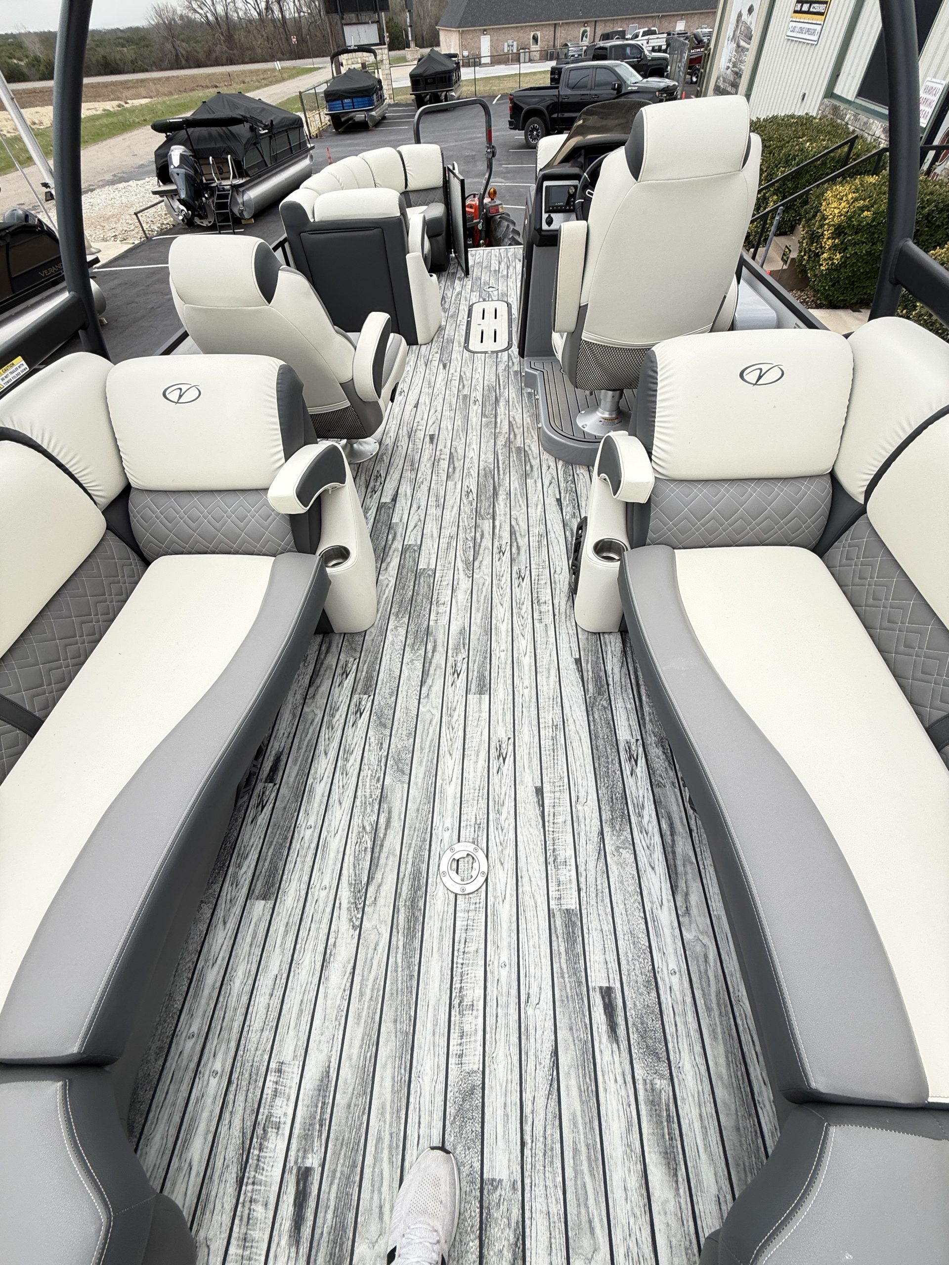 2023 VERANDA VP25RCT TRITOON