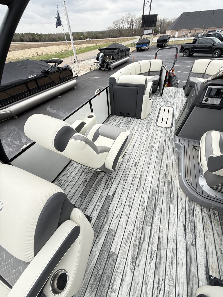 2023 VERANDA VP25RCT TRITOON