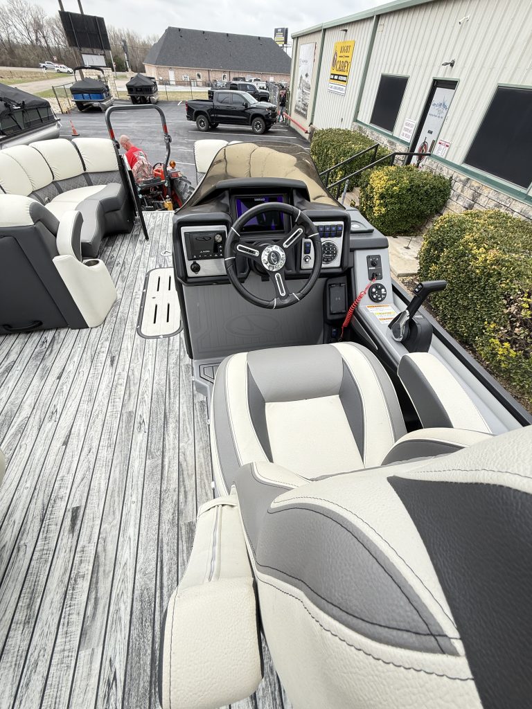 2023 VERANDA VP25RCT TRITOON