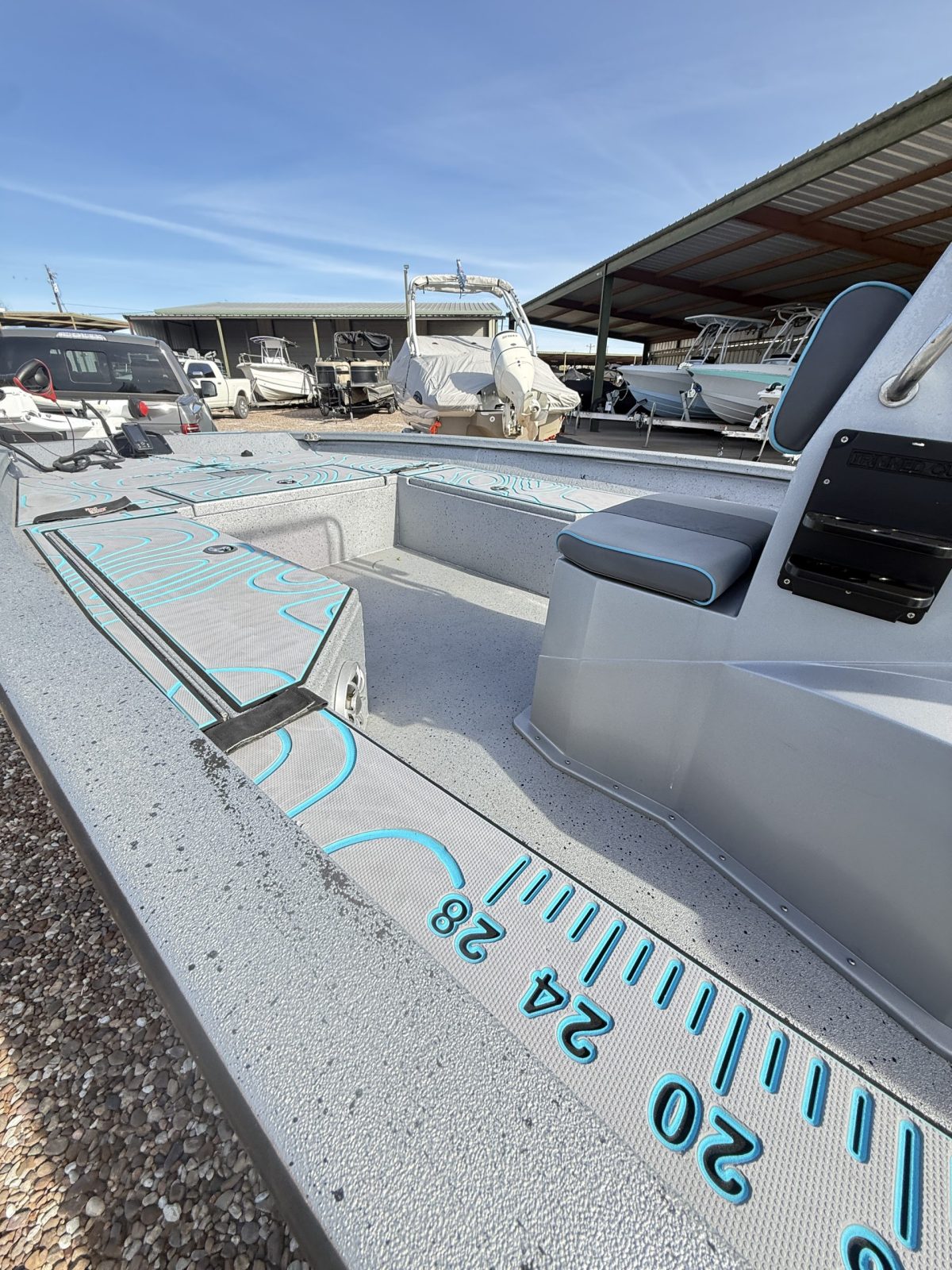 2022 XPRESS H 22 BAY