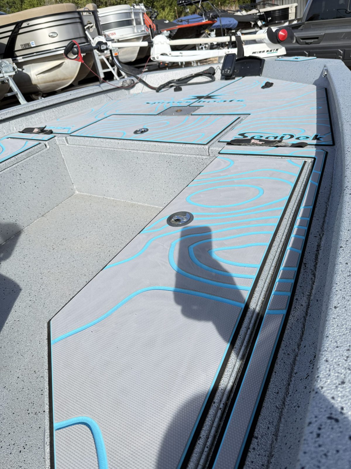 2022 XPRESS H 22 BAY