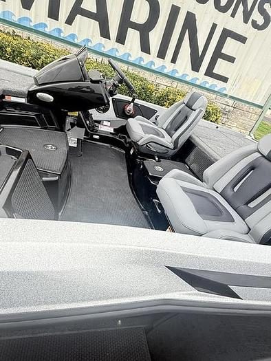 2024 IKON LX 21 PRO DEMO BOAT WITH FULL WARRANTY