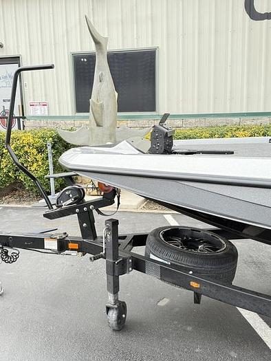 2024 IKON LX 21 PRO DEMO BOAT WITH FULL WARRANTY