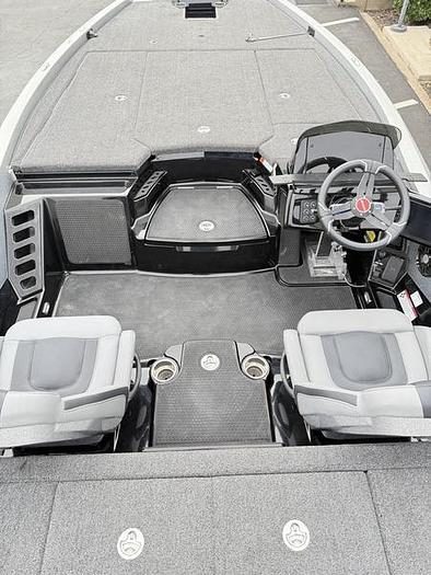 2024 IKON LX 21 PRO DEMO BOAT WITH FULL WARRANTY