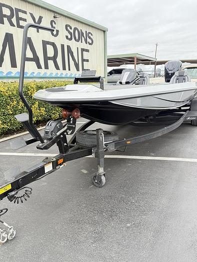 2024 IKON LX 21 PRO DEMO BOAT WITH FULL WARRANTY