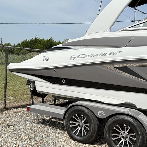 2022 Crownline E255